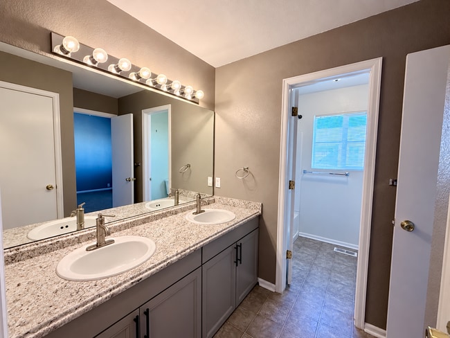 Building Photo - 5910 Chorus Heights
