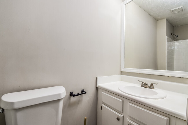 Building Photo - 3 Bedroom Atlanta Home