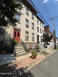 Building Photo - 31 Elm St