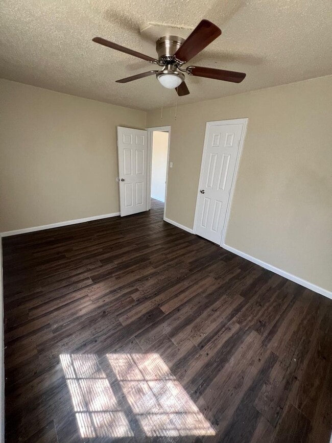 Building Photo - $0 First Month's Rent / $0 Deposit at Move-in