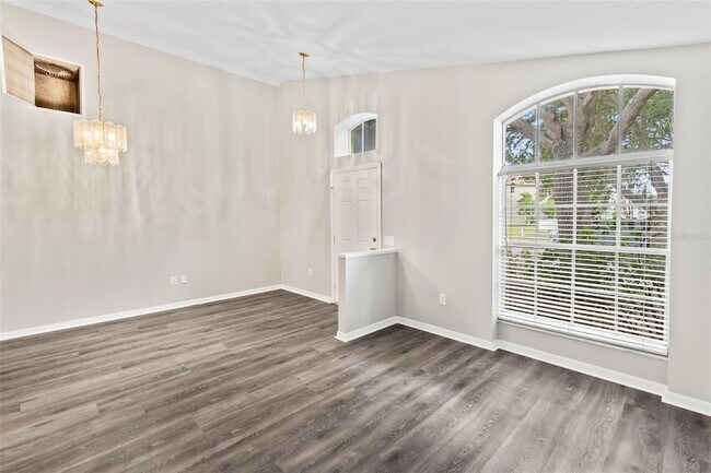 Building Photo - 11111 Lakeside Vista Dr