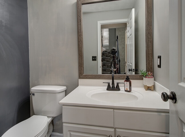 Building Photo - 21503 Franklin Cir