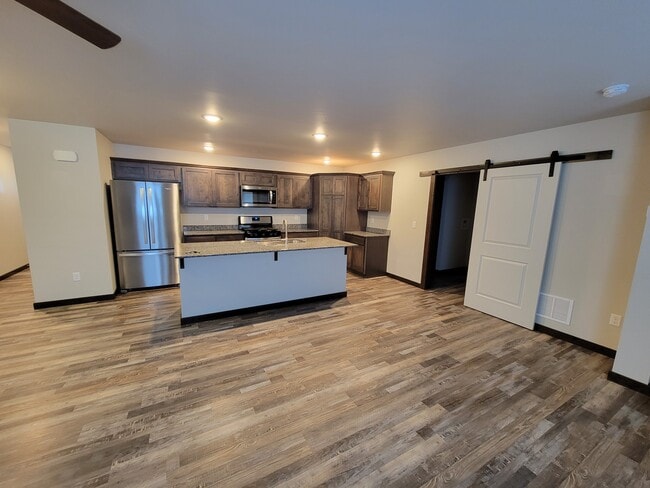 Building Photo - 605 Halfpipe St