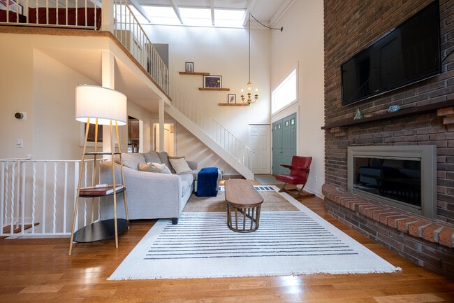 Building Photo - 3477 Pilgrim Ln N