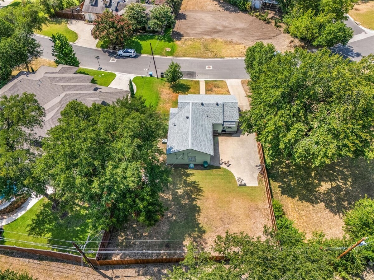 Building Photo - 3720 Oaklawn Dr