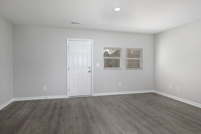 Building Photo - Gorgeous 2 Bed 2.5 Bath Home Ready for Mov...