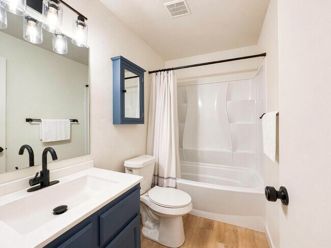 Building Photo - 4810 Stone Pointe Dr