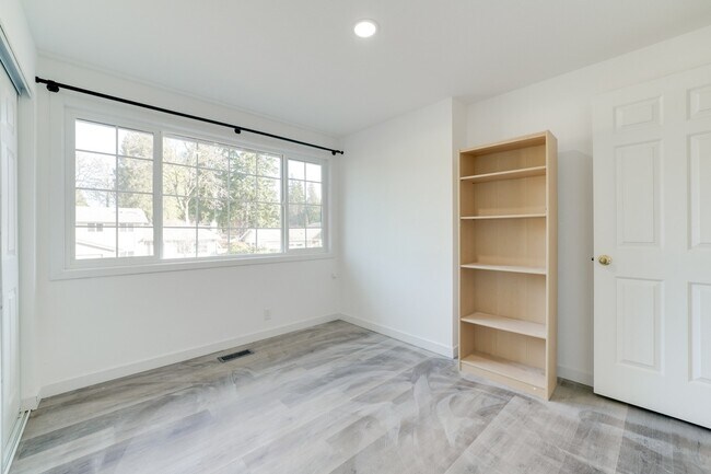 Building Photo - 12225 105th Ave NE