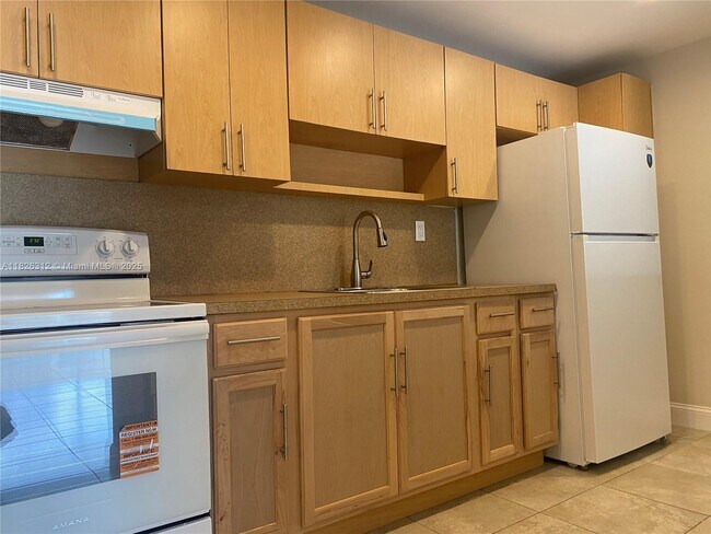 Building Photo - 13868 SW 90th Ave