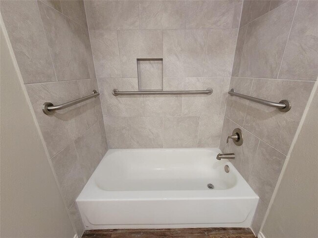 Building Photo - 6606 Brittany Park Ln