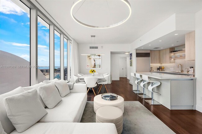 Building Photo - 6899 Collins Ave