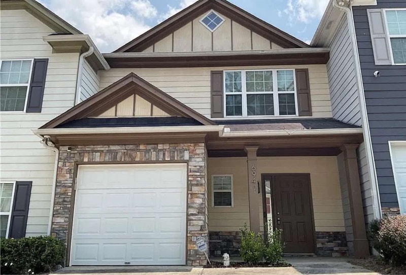 Primary Photo - 6941 Rogers Point