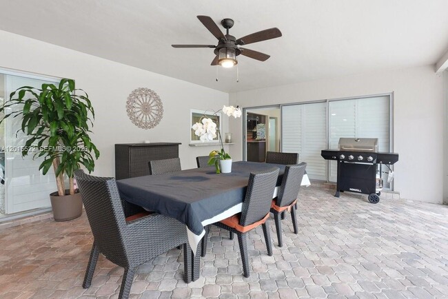 Building Photo - 16530 Lake Tree Dr