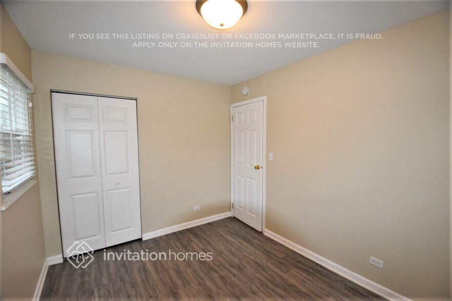 Building Photo - 337 E Fullerton Ave