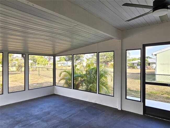 Building Photo - 2657 Roxbury Cir