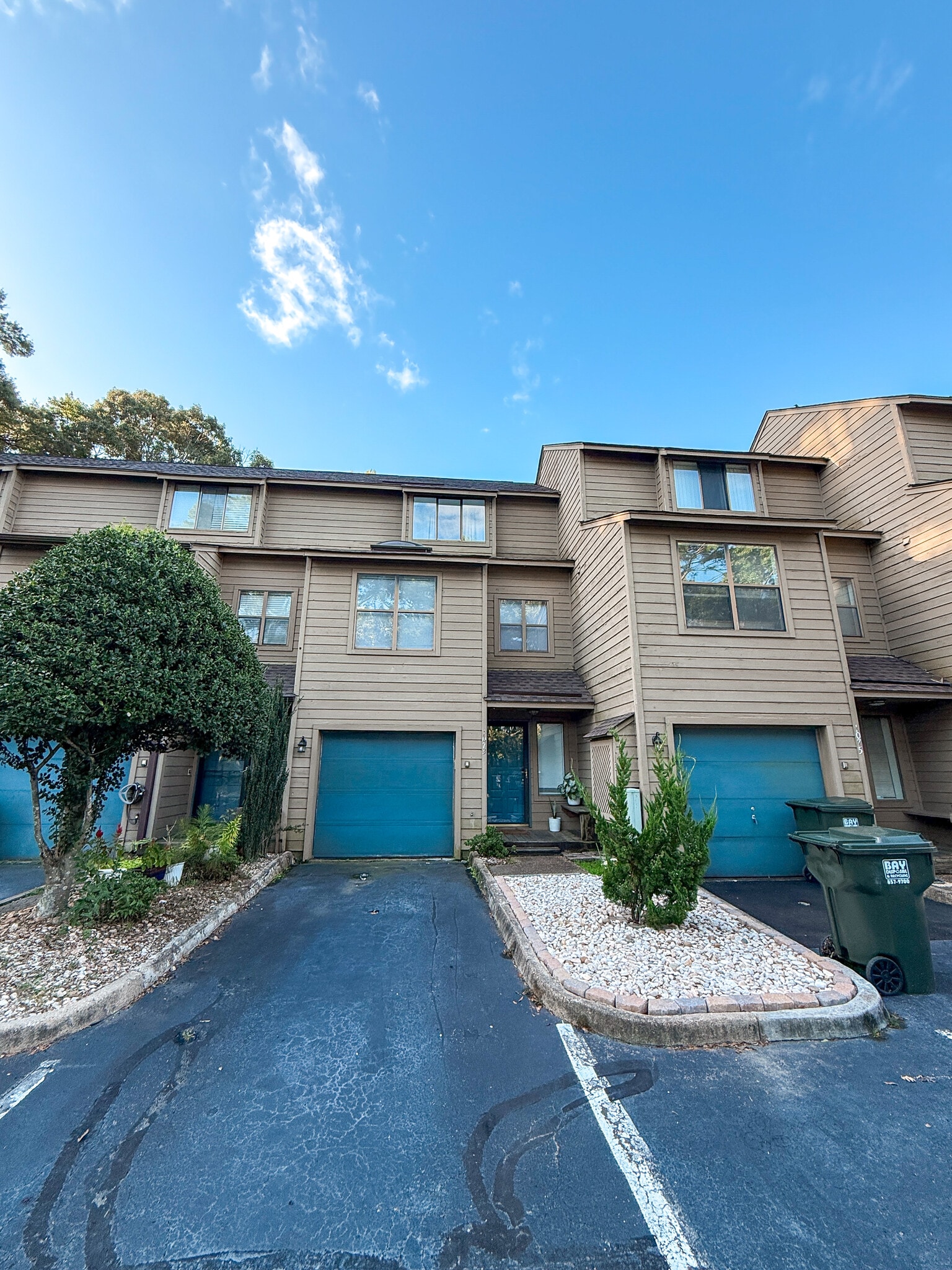 Building Photo - 1073 Chinquapin Ln