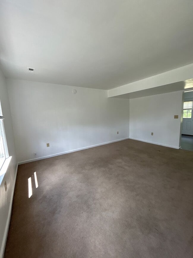 Building Photo - North West 2 bed 1 bath