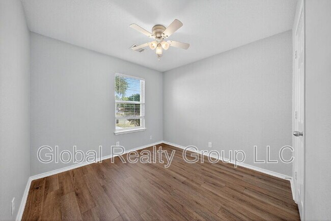 Building Photo - 113 Bronco Bend