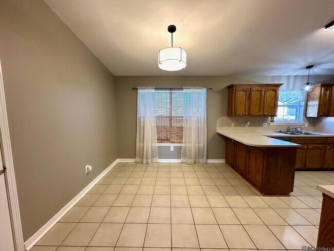 Building Photo - 1428 S Vista Ave