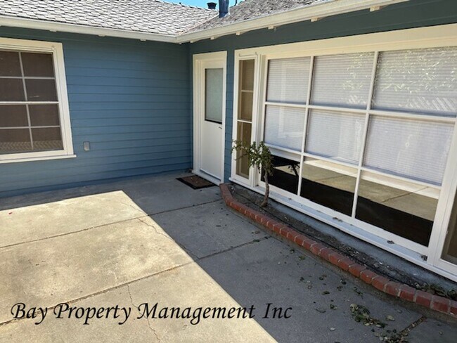 Building Photo - Charming 2 Bedroom, 1.5 Bath Home Near Riv...