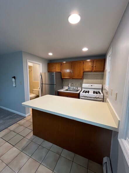 Building Photo - 30 Carolyn Terrace