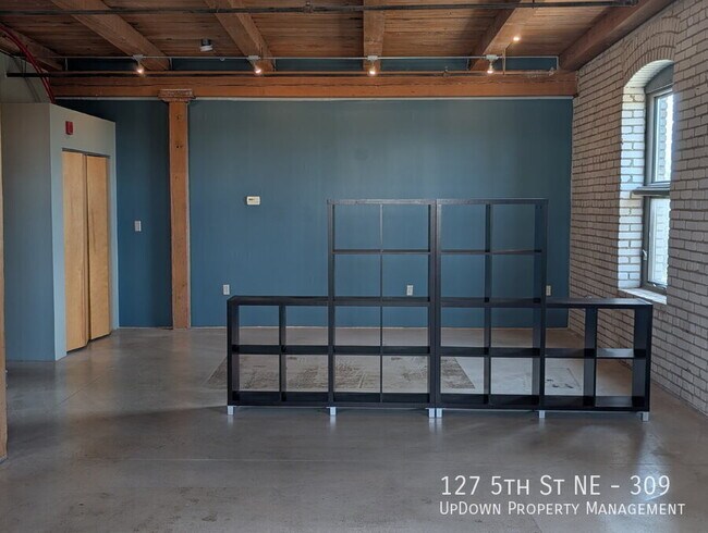 Building Photo - 127 5th St NE