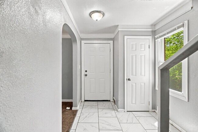 Building Photo - 11867 Elmdale St