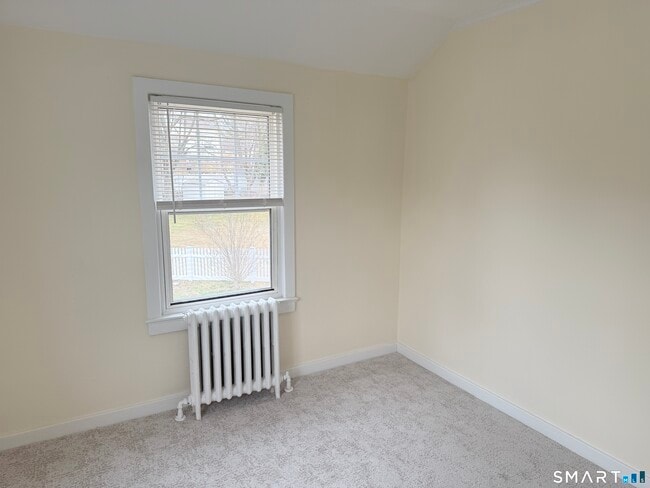 Building Photo - 53 Greenlawn Dr