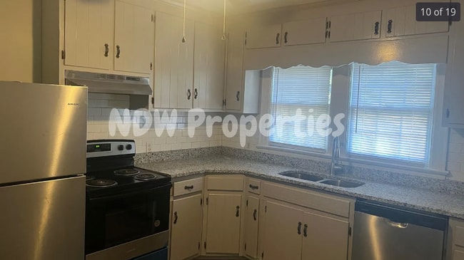 Building Photo - 1111 Sycamore St