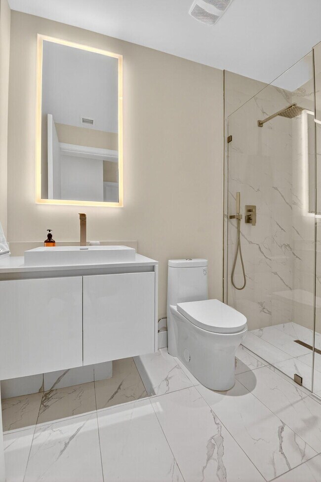 Building Photo - 3100 N Ocean Dr