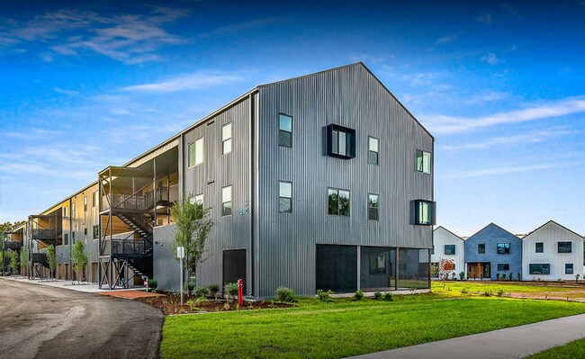 Building Photo - 280 NW Red Barn Cir