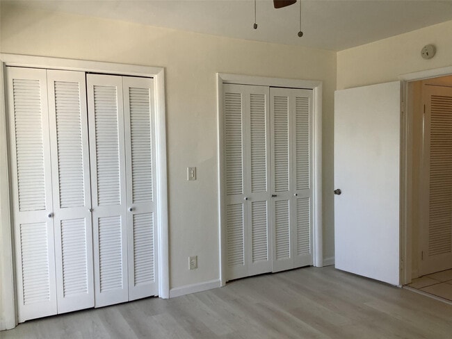 Building Photo - 455 Golden Isles Dr