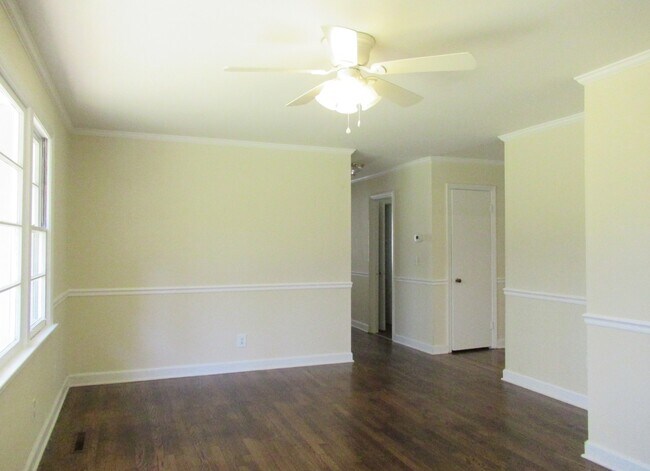 Building Photo - 38 Thelma-3 bedroom, 2 bath- ALICE DRIVE AREA