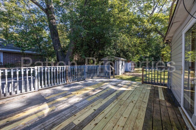 Building Photo - Rosewood Home