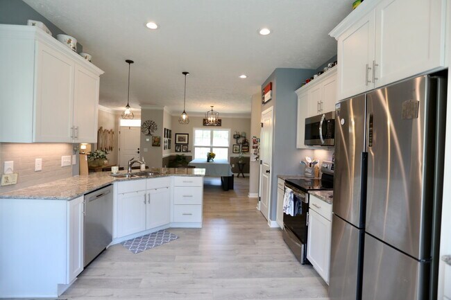 Building Photo - “Stunning 4-Bedroom Retreat with Granite Elegance at 2 River Drive, Pinehurst"