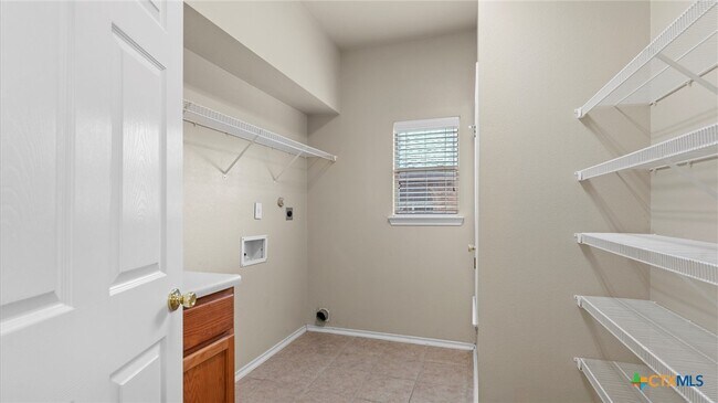 Building Photo - 152 Falcon Crossing