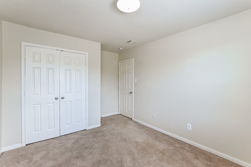 Building Photo - 8131 Barnes Ridge Ln