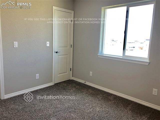 Building Photo - 10865 Nolin Dr
