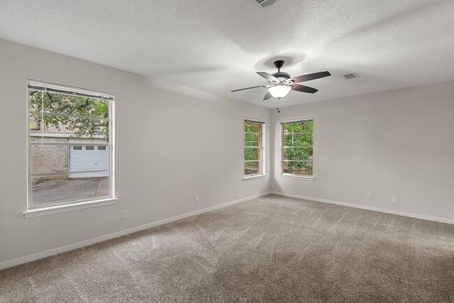 Building Photo - 1601 Cliffside Dr