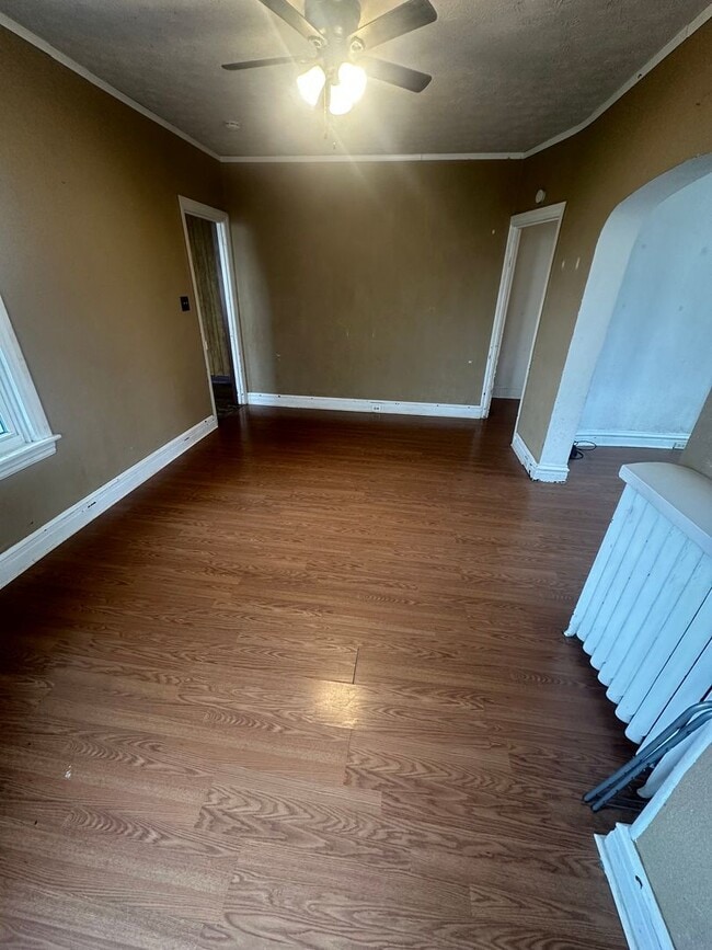 Building Photo - 218 S 6th St