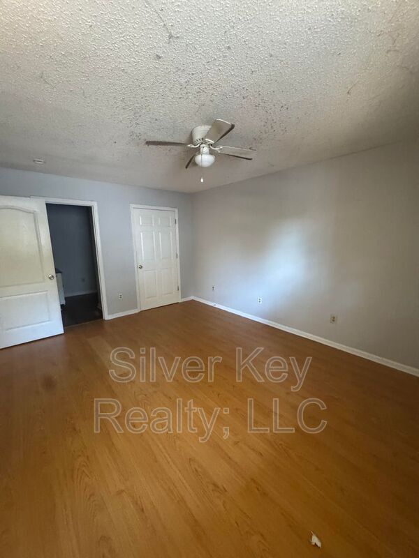 Building Photo - 702 Eastanallee Ave