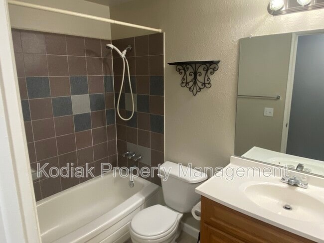 Building Photo - 768 N 150 W