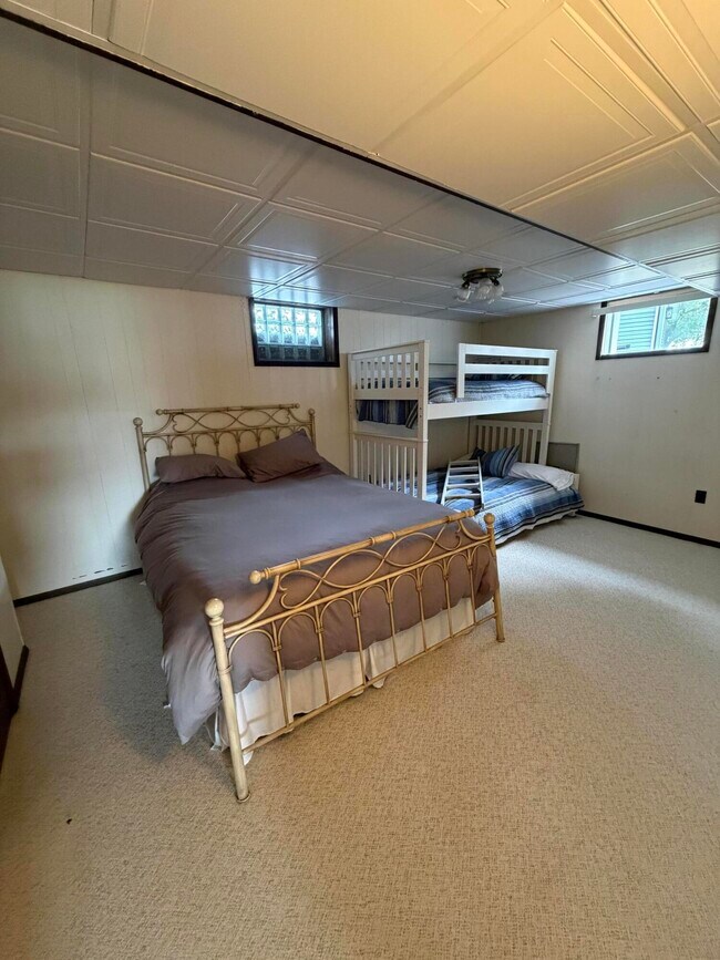 Building Photo - 250 Steves Scenic Dr