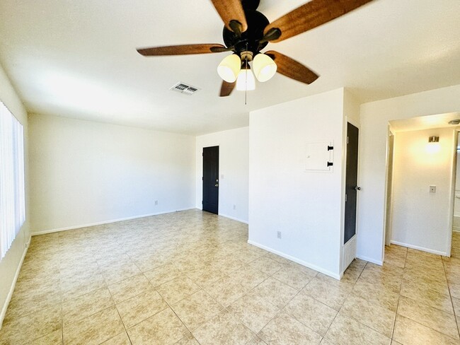 Building Photo - $500 Off New Years Special! Spacious 2 bed...