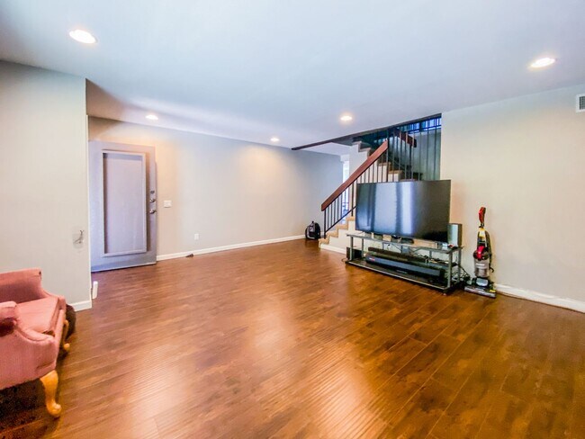 Building Photo - Two-Story 3 Bed, 2.5 Bath with Large Bonus...