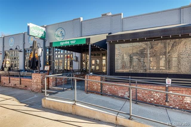 Building Photo - 590 Logan St