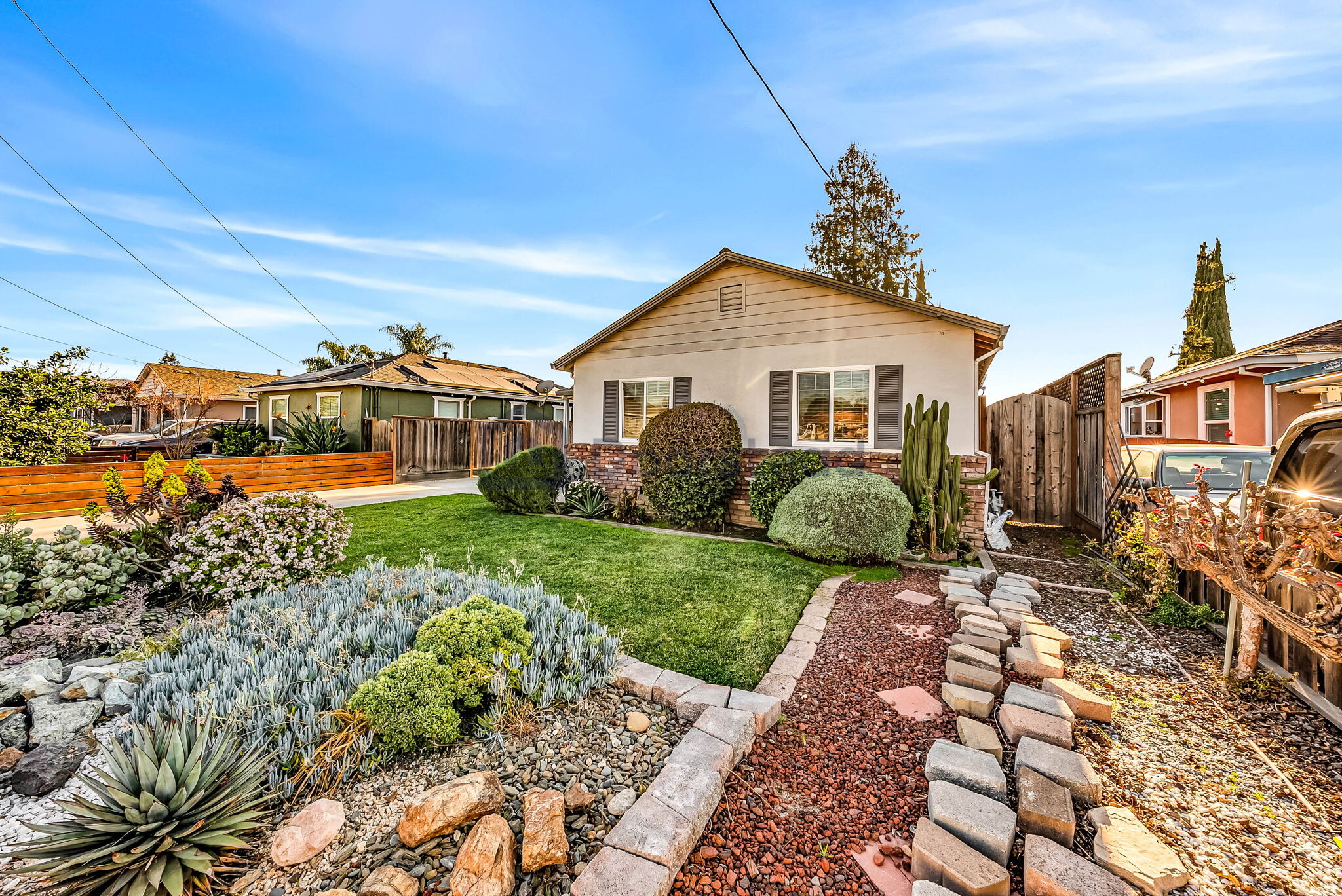 Building Photo - 2448 Pioneer Ave