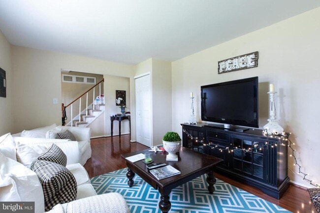 Building Photo - 2527 Lindley Terrace