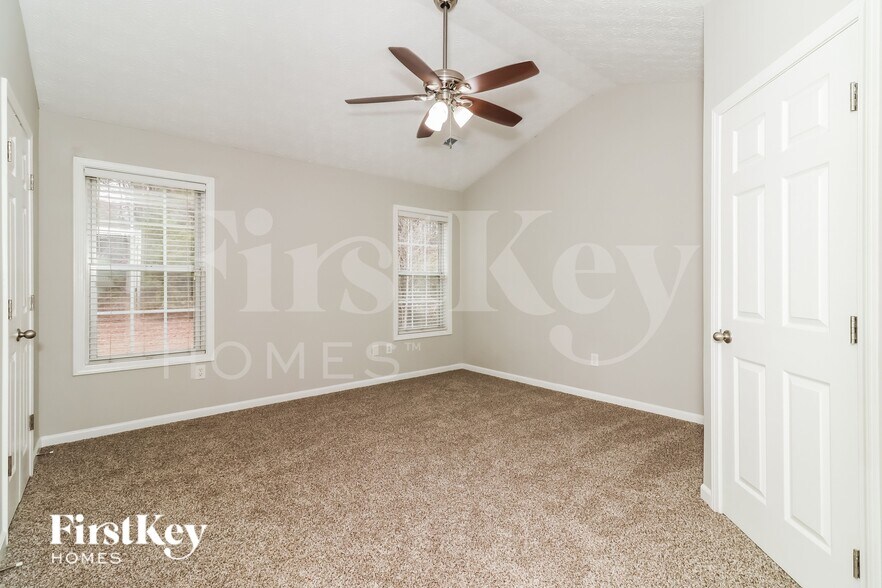 Building Photo - 1627 Eagle Dr