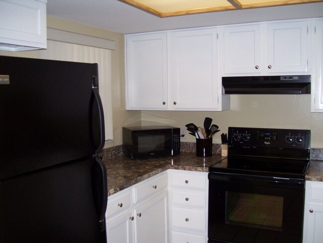 Building Photo - FURNISHED EAST LAKE WOODLANDS-WOODLAKE RUN